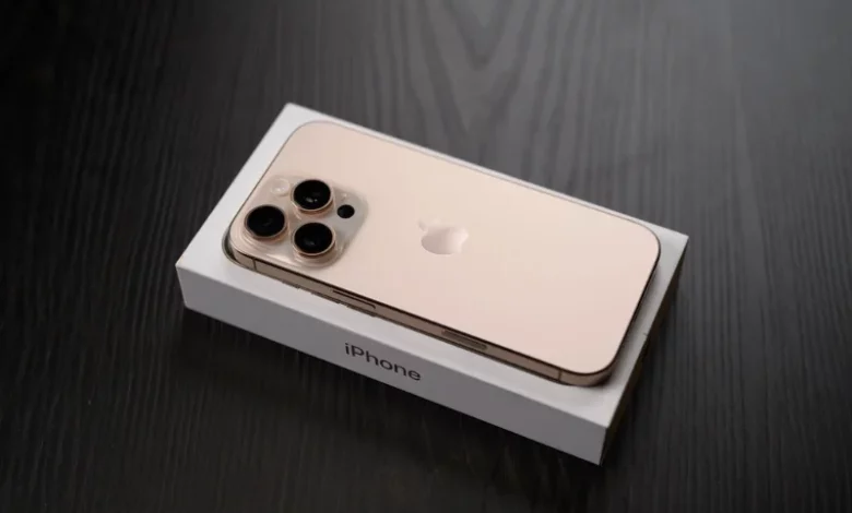 Trên tay iPhone 16 Pro màu Titan sa mạc: vẫn sẽ hot thôi